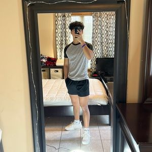 Hollister/ Graphic Tee/ Small